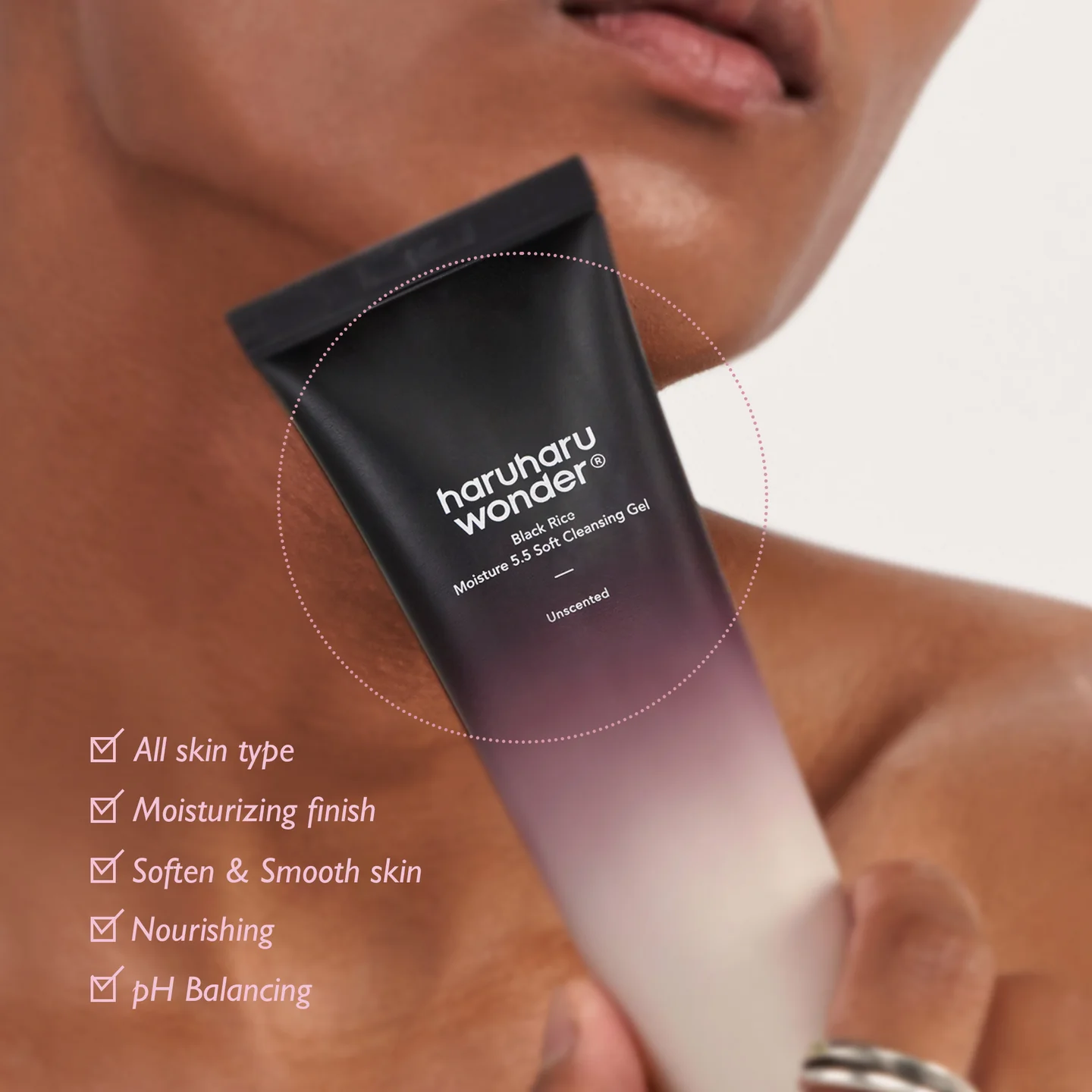 Black Rice Moisture 5.5 Soft Cleansing Gel - Image 3